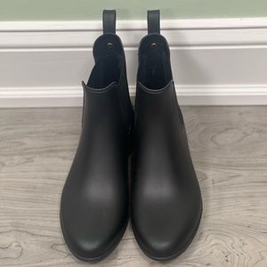 size 7, barely worn Sam Edelman rain boots black